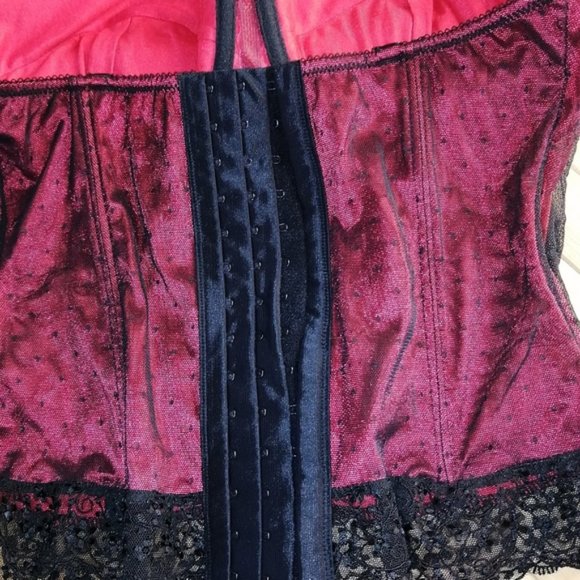 * Red Bustier Size 36D - Picture 5 of 5